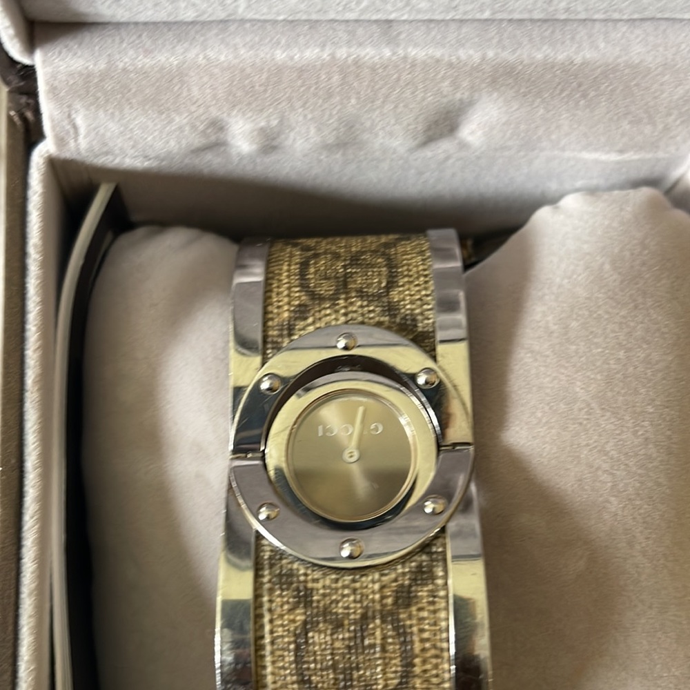 Gucci Watch - Picture 6 of 8